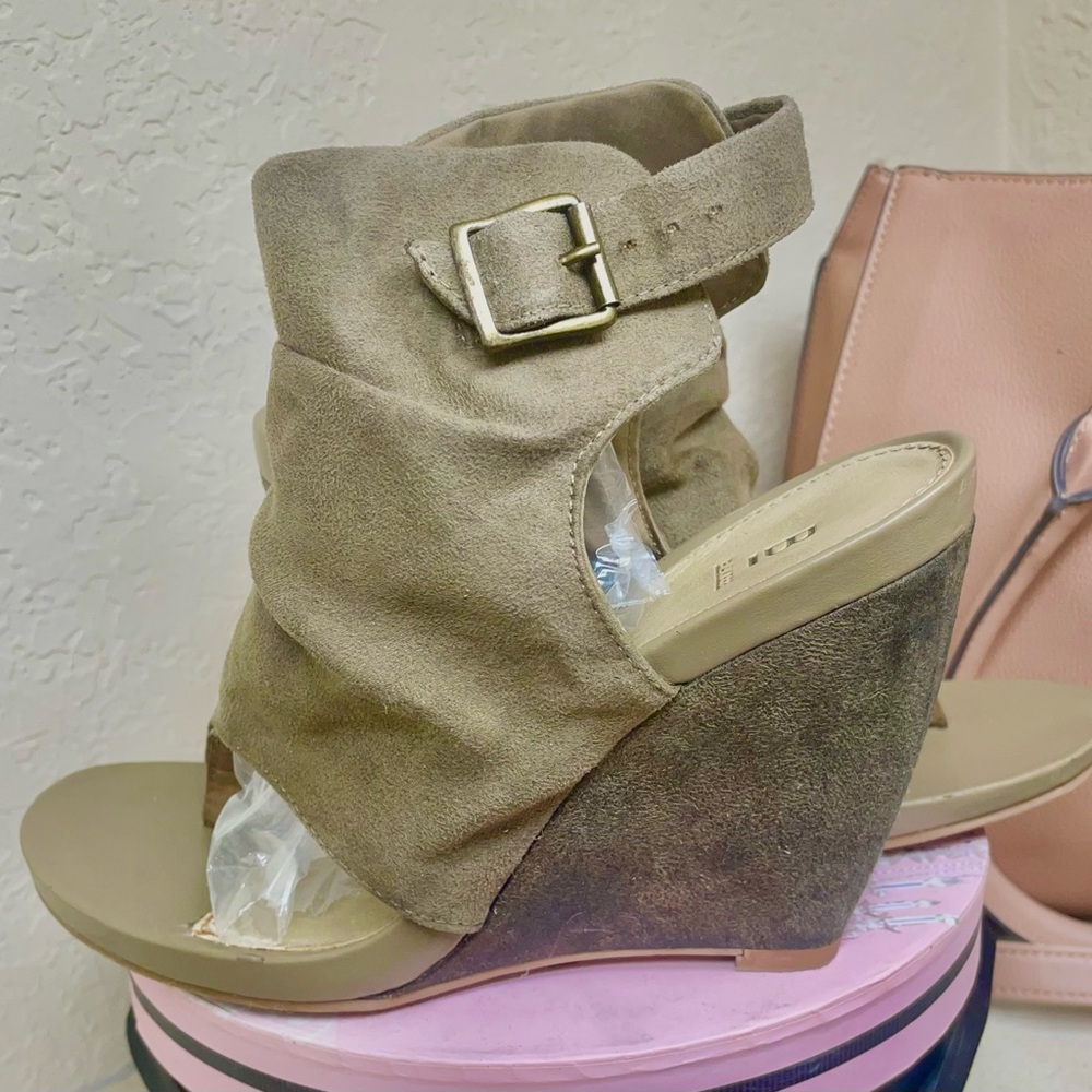 Baker by Ted Baker Taupe Wedge Sandals Sz 7.5